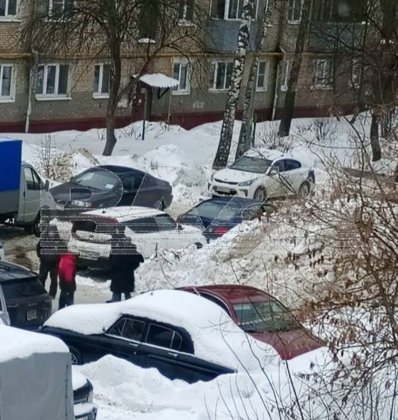 Подросток задохнулся в сугробе в Подмосковье — единственный выход из снежного тоннеля ему засыпал трактор Подросток задохнулся в сугробе в Подмосковье — единственный выход из снежного тоннеля ему засыпал трактор