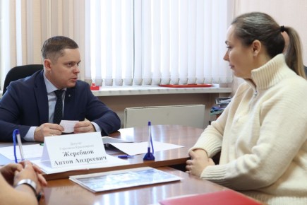 А депутат Антон Жеребцов провел на днях прием граждан в поселке Элита