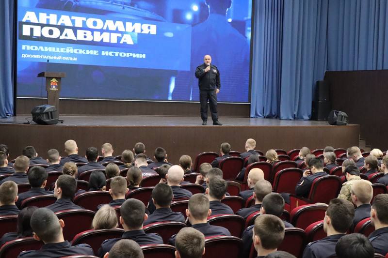 Герои среди нас!. В СибЮИ МВД России в рамках «Недели мужества» прошёл показ фильма «Анатомия подвига. Полицейские истории»