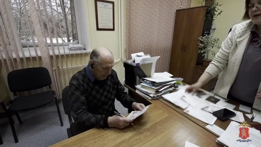 В Красноярском крае заслуженный учитель Узбекистана получил паспорт гражданина Российской Федерации