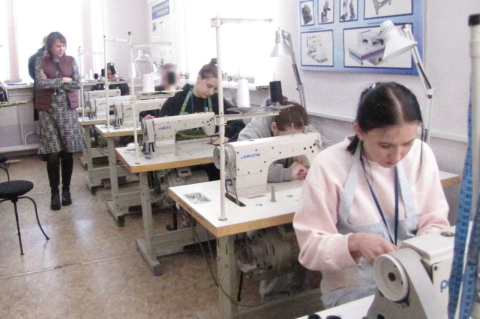 В Канской воспитательной колонии состоялся конкурс швей между воспитанниками и студентками Канского техникума отраслевых технологий и сельского хозяйства