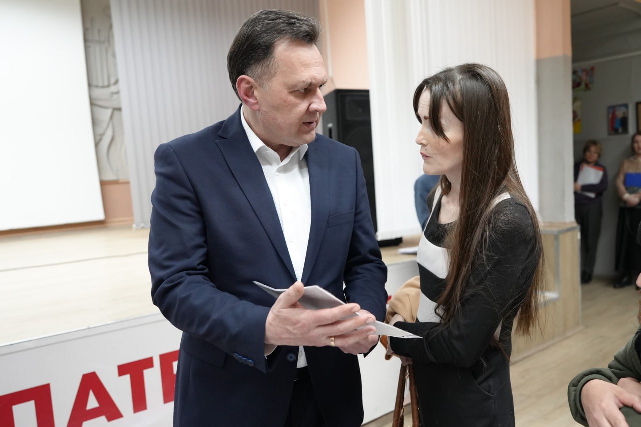 Глава Красноярска Сергей Верещагин встретился с жителями Ленинского района Глава Красноярска Сергей Верещагин встретился с жителями Ленинского района