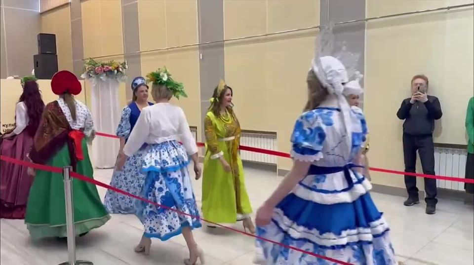 Ловим стильный момент. В преддверии 8 марта в ГорДК проходит эксклюзивный показ авторских коллекций