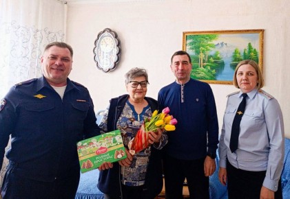 Поздравление коллег, особенно в праздничный период, является важным проявлением уважения иблагодарности за многолетнюю службу