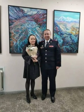 В преддверии Международного женского дня сотрудники ГУ МВД России по Красноярскому краю навестили вдов и матерей сотрудников, погибших при исполнении служебного долга