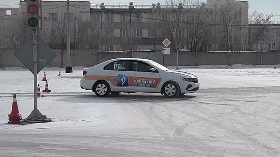 АВТОСОСТЯЗАНИЕ «ДЕВУШКИ В ПОГОНАХ»