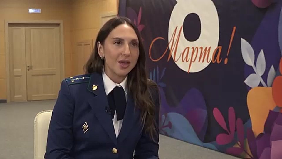 ОБЫЧНОЕ ДЕЛО. В канун 8 Марта мужчины поздравляют женщин самых разных профессий