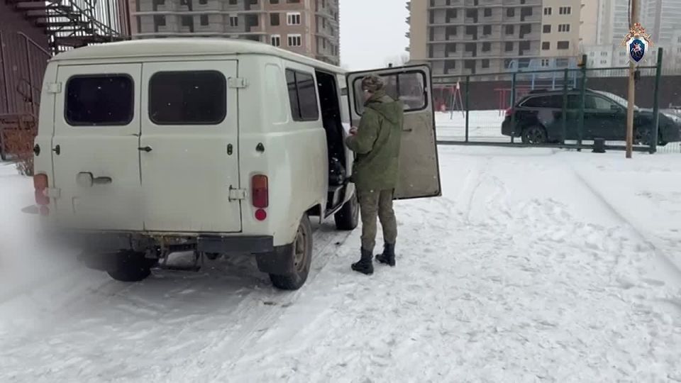 Тела женщины и ее малолетней дочери обнаружили возле дома в Красноярске