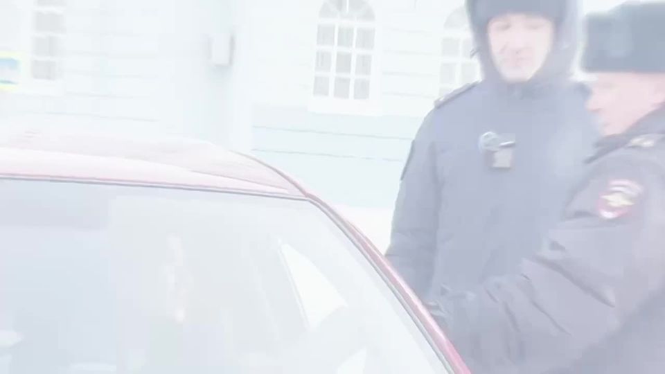 На севере нашего региона в городе Норильске сотрудники Госавтоинспекции поздравили милых дам