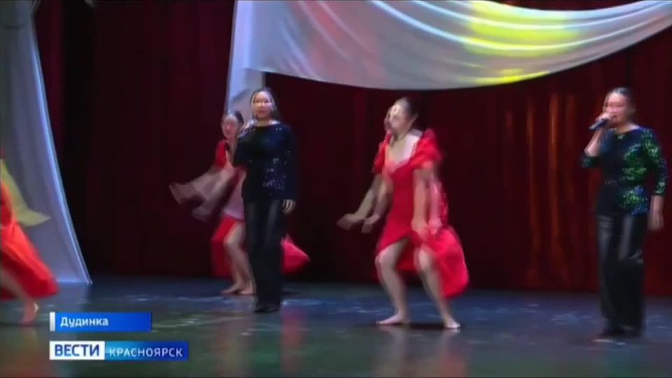 В Дудинке прошёл праздничный концерт для милых дам