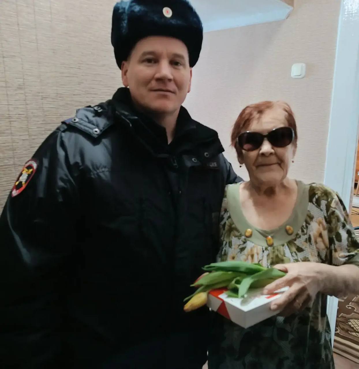 Сотрудники Госавтоинспекции Ачинска поздравили ветеранов и семьи погибших сотрудников с 8 Марта Сотрудники Госавтоинспекции Ачинска поздравили ветеранов и семьи погибших сотрудников с 8 Марта