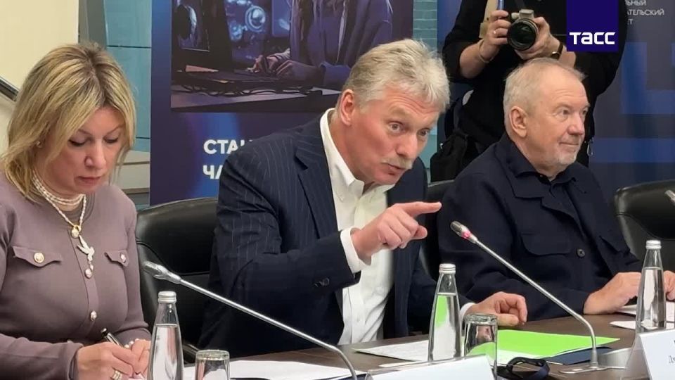 «Думать о MAX, а не о Telegram» призвал Дмитрий Песков