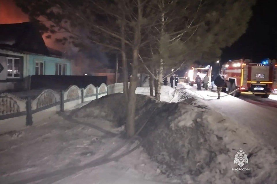 Тлеющая зола привела к пожару: под Красноярском погибли три человека