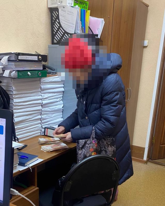 Красноярские полицейские помогли четверым жертвам аферистов вернуть около 10 млн рублей