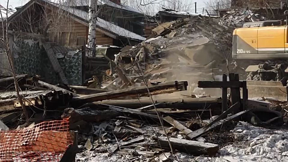 В НИКОЛАЕВКЕ СНЕСЛИ СТОЛЕТНЮЮ УСАДЬБУ