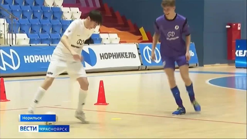 В Норильске прошёл уникальный мастер-класс для юных футболистов