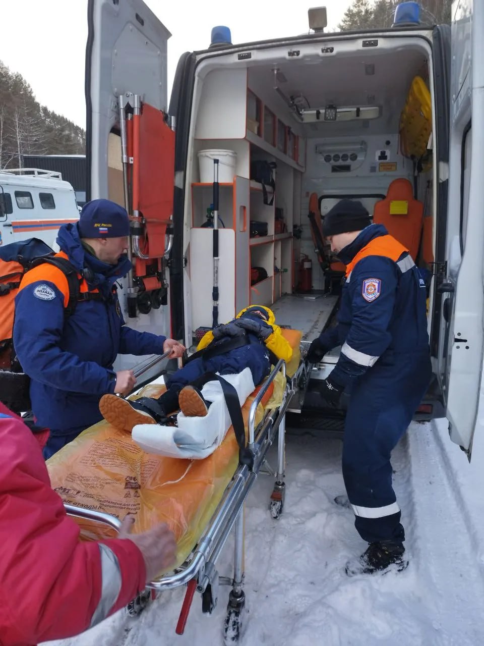 Спасатели эвакуировали травмированного ребенка со "Столбов" Спасатели эвакуировали травмированного ребенка со "Столбов"