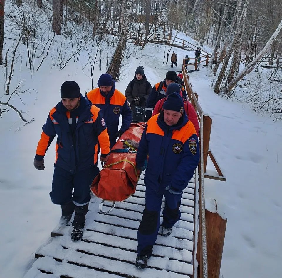 Спасатели эвакуировали травмированного ребенка со "Столбов"