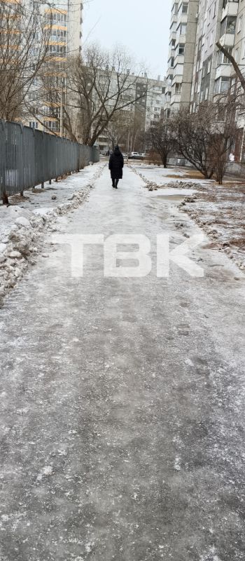 Красноярцы жалуются на скользкие тротуары