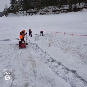 На Красноярском море вырыли траншею, чтобы водители не рисковали жизнью