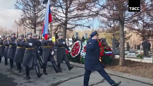 Депутата Госдумы Юрия Швыткина похоронили на Бадалыкском кладбище в Красноярске, сообщает корреспондент ТАСС