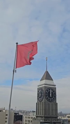 Главные часы Красноярска исполняют оперу в честь Всемирного дня театра