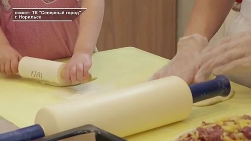 ТРЕУГОЛЬНИК ТРАДИЦИЙ.. Норильчанки освоили рецепт, которому уже больше восьми сотен лет. Название блюда переводится как треугольник. Раньше оно было пищей кочевников. А теперь без него не обходится ни один татарский...