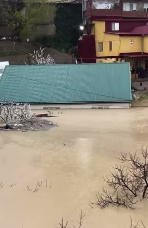 Наводнение после проливных дождей произошло в Дагестане