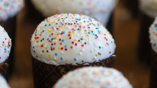 Работа мечты: В Москве открылась вакансия дегустатора «шапочек» куличей с зарплатой до 300 тысяч рублей