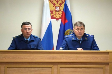 Прокурор края Роман Тютюник представил вновь назначенных прокуроров Октябрьского и Центрального районов г. Красноярск руководителям местных органов власти, правоохраны и суда