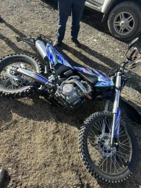 Госавтоинспекторы Ачинска пресекли поездку питбайкера без прав