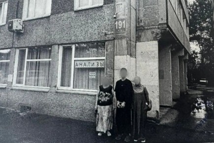 В мае 2015 года 17-летнему жителю Новосибирска поступило предложение в «Телеграме»: ездить по адресам, называть кодовое слово, забирать у людей деньги и передавать еще одному человеку