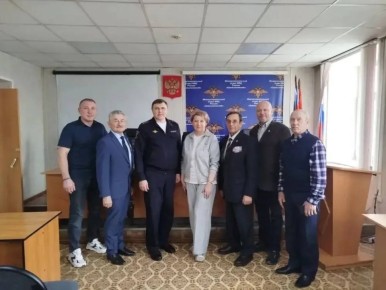 Члены Общественного совета при ГУ МВД России по Красноярскому краю во главе с председателем Валерием Васильевым, а также Ирина Багдасарьян и Юрий Тяжельников посетили МО МВД России «Емельяновский»