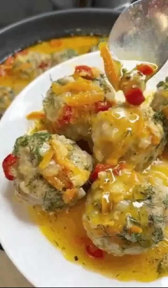 Сочные тефтели со сметанным соусом