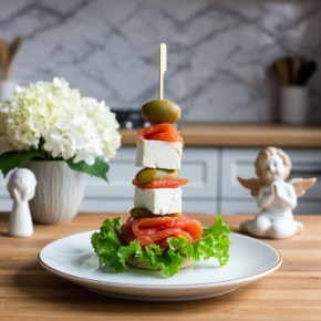 Канапе с красной рыбой и фетой — простое искусство на праздничном столе