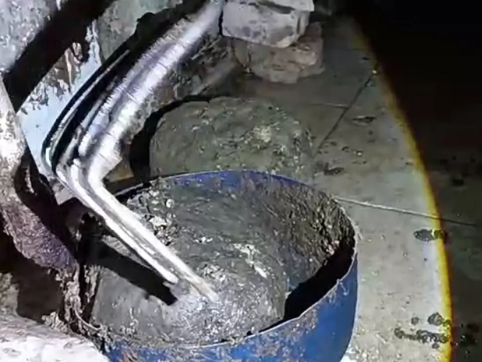 В Щелкове из канализации извлекли шокирующий комок жира и мусора