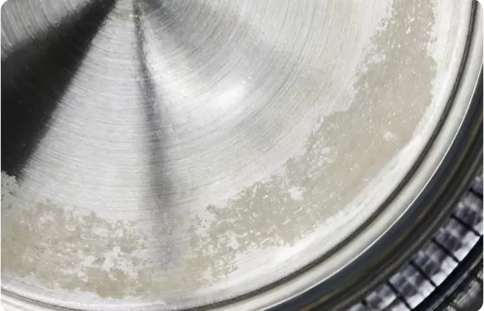 Накипь в чайнике: что скрывает этот белый налет?