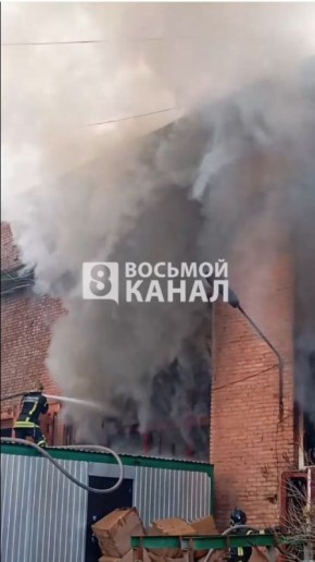 В Николаевке в Красноярске горит мебельный цех