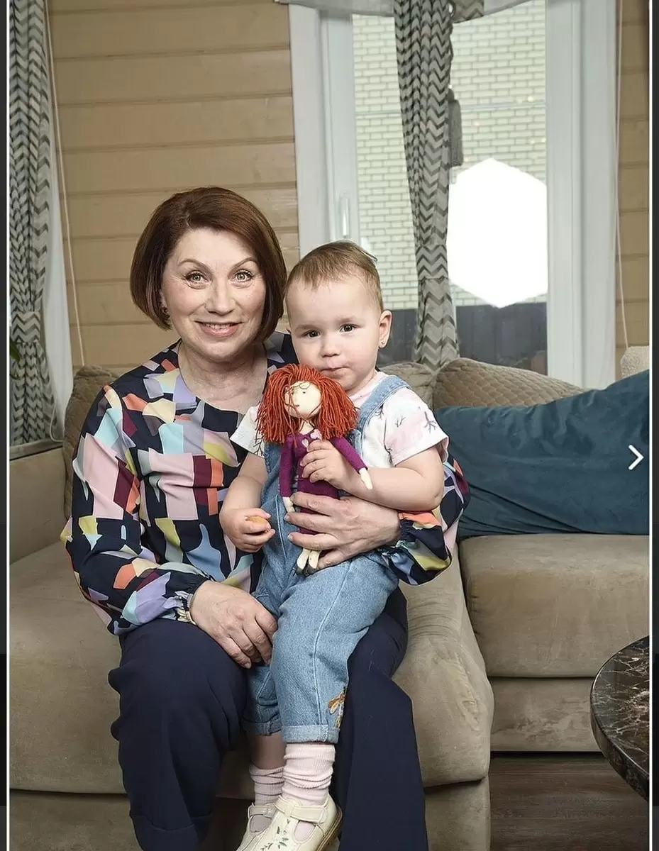 Роза Сябитова радует поклонников редкими снимками с внучкой Мирославой