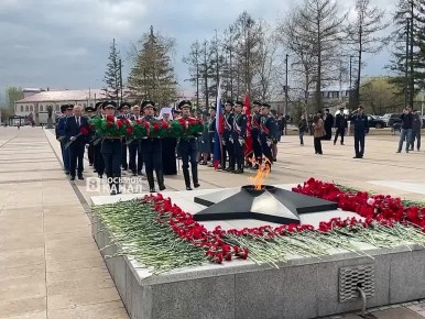 Сегодня на площади перед Мемориалом Победы состоялась торжественная церемония принятия присяги и вручения наград сотрудникам правоохранительных органов Красноярского края
