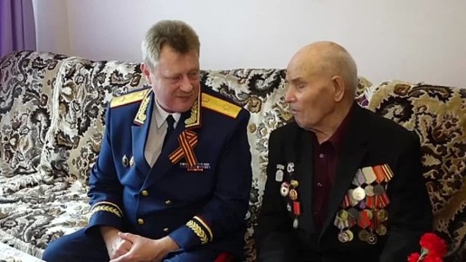 Сюжет 8 телеканала о поздравлении заместителем руководителя Главного следственного управления Александром Зюбановым ветерана Великой Отечественной войны Семена Семеновича Гришанова с Днем Победы!