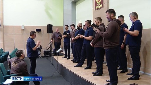 Сибирский мужской хор своими уникальными голосами покорил жителей новых территорий и бойцов СВО