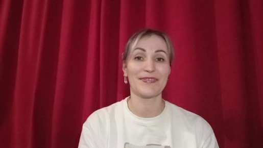 «Смотри назад с благодарностью, наверх — с надеждой, по сторонам — с любовью, вперёд — с уверенностью»