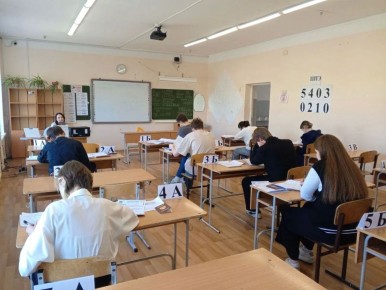 Сегодня по всему краю выпускники пишут тренировочные ЕГЭ по обществознанию, английскому языку и информатике
