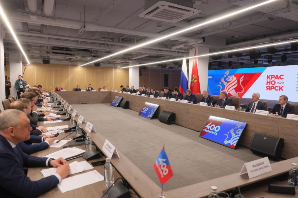 Сегодня в Красноярске с рабочим визитом побывал заместитель председателя Правительства Российской Федерации Александр Новак Сегодня в Красноярске с рабочим визитом побывал заместитель председателя Правительства Российской Федерации Александр Новак