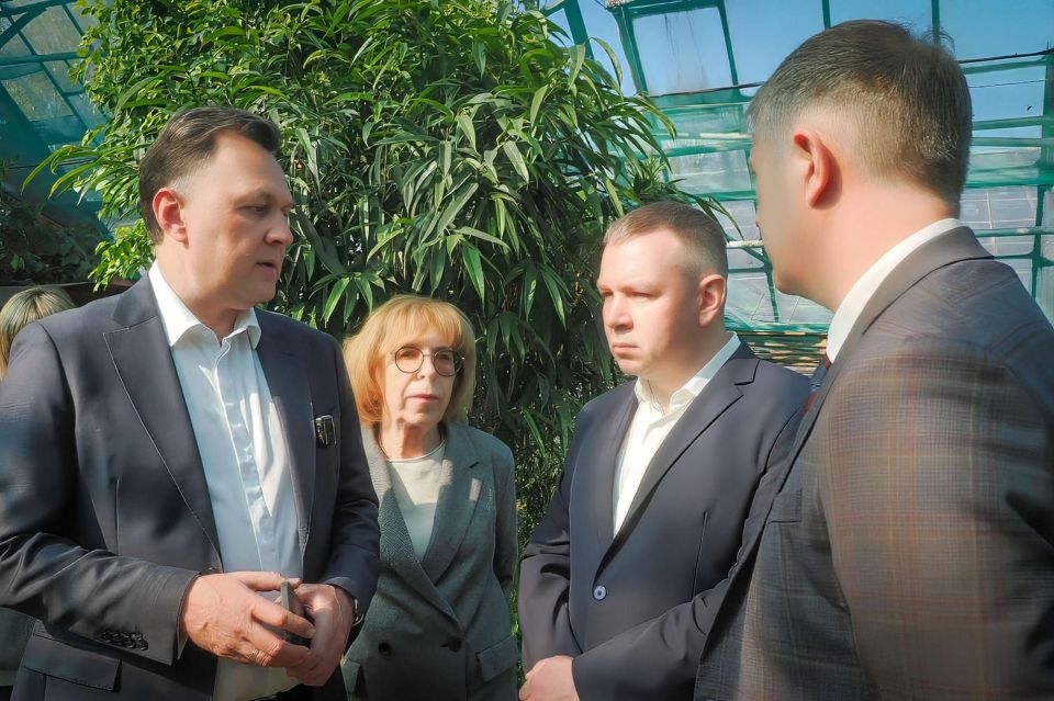 Председатель горсовета Наталия Фирюлина приняла участие в выездном совещании главы Красноярска Сергея Верещагина в Управлении зеленого строительства Председатель горсовета Наталия Фирюлина приняла участие в выездном совещании главы Красноярска Сергея Верещагина в Управлении зеленого строительства