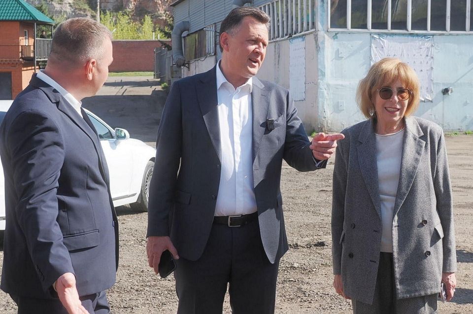 Председатель горсовета Наталия Фирюлина приняла участие в выездном совещании главы Красноярска Сергея Верещагина в Управлении зеленого строительства