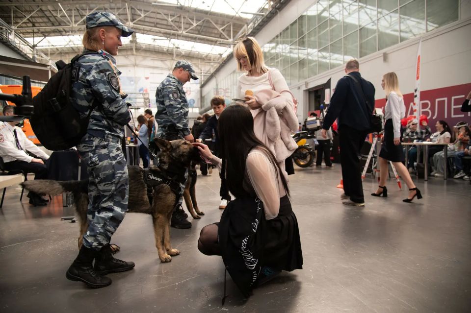 Подразделения краевой полиции презентовали свою локацию в рамках юбилейного форума «Современные системы безопасности – Антитеррор» Подразделения краевой полиции презентовали свою локацию в рамках юбилейного форума «Современные системы безопасности – Антитеррор»