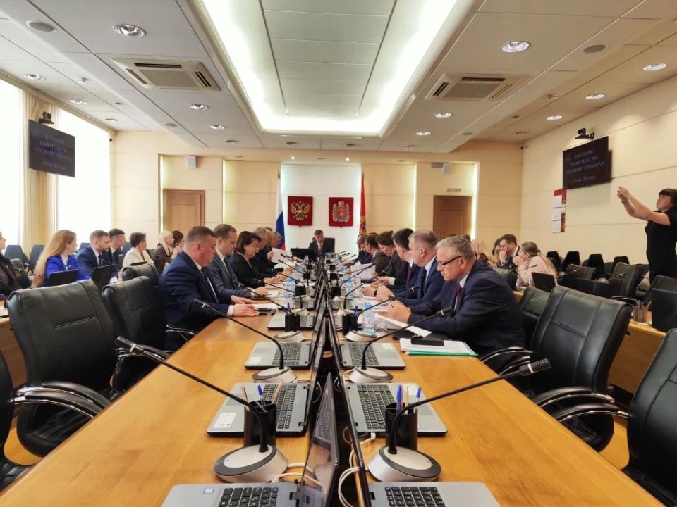 Бюджет 2025 года: устойчивость и развитие Бюджет 2025 года: устойчивость и развитие