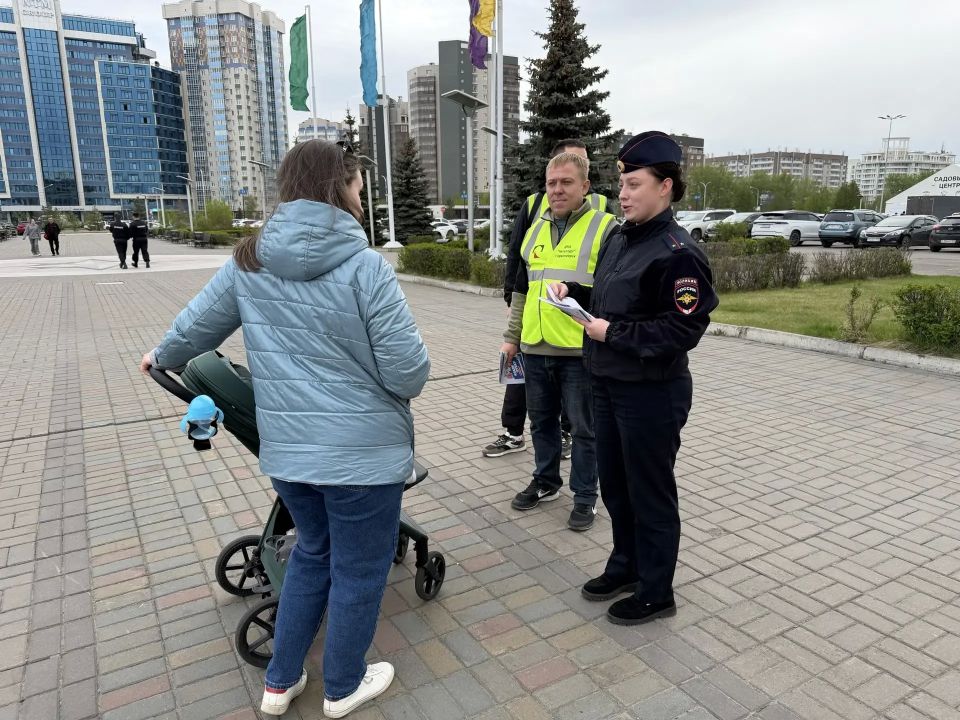В Советском районе Красноярска полицейские, курсанты СибЮИ МВД России и дружинники провели масштабное профилактическое мероприятие по противодействию мошенничеству В Советском районе Красноярска полицейские, курсанты СибЮИ МВД России и дружинники провели масштабное профилактическое мероприятие по противодействию мошенничеству
